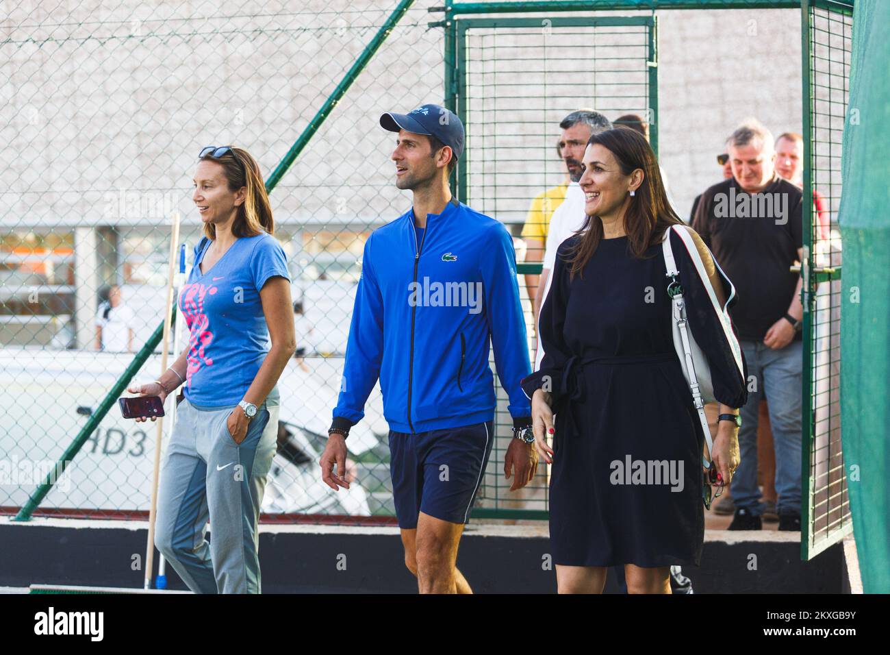16.06.2020.,Zadar, Kroatien - Novak Djokovic besuchte Tennisplätze im Sportzentrum Visnjik, wo die Adria-Tour stattfindet.Zadar wird einige der Top-Namen im Tennis während der humanitären Adria-Tour am 20. Und 21. Juni beherbergen. Adria Tour wurde von einem der weltweit besten Tennisspieler, Novak Djokovic, gestartet. Das Unternehmen will Sport, positive Werte, â € â € und Fairplay fördern. Das Turnier 2020 dauert vom 13. Juni bis zum 5. Juli. Sie beginnt in Belgrad (13. Und 14. Juni), dann in Zadar (20. Und 21. Juni) und Montenegro (27-28. Juni)Foto: Marko Dimic/PIXSELL Stockfoto