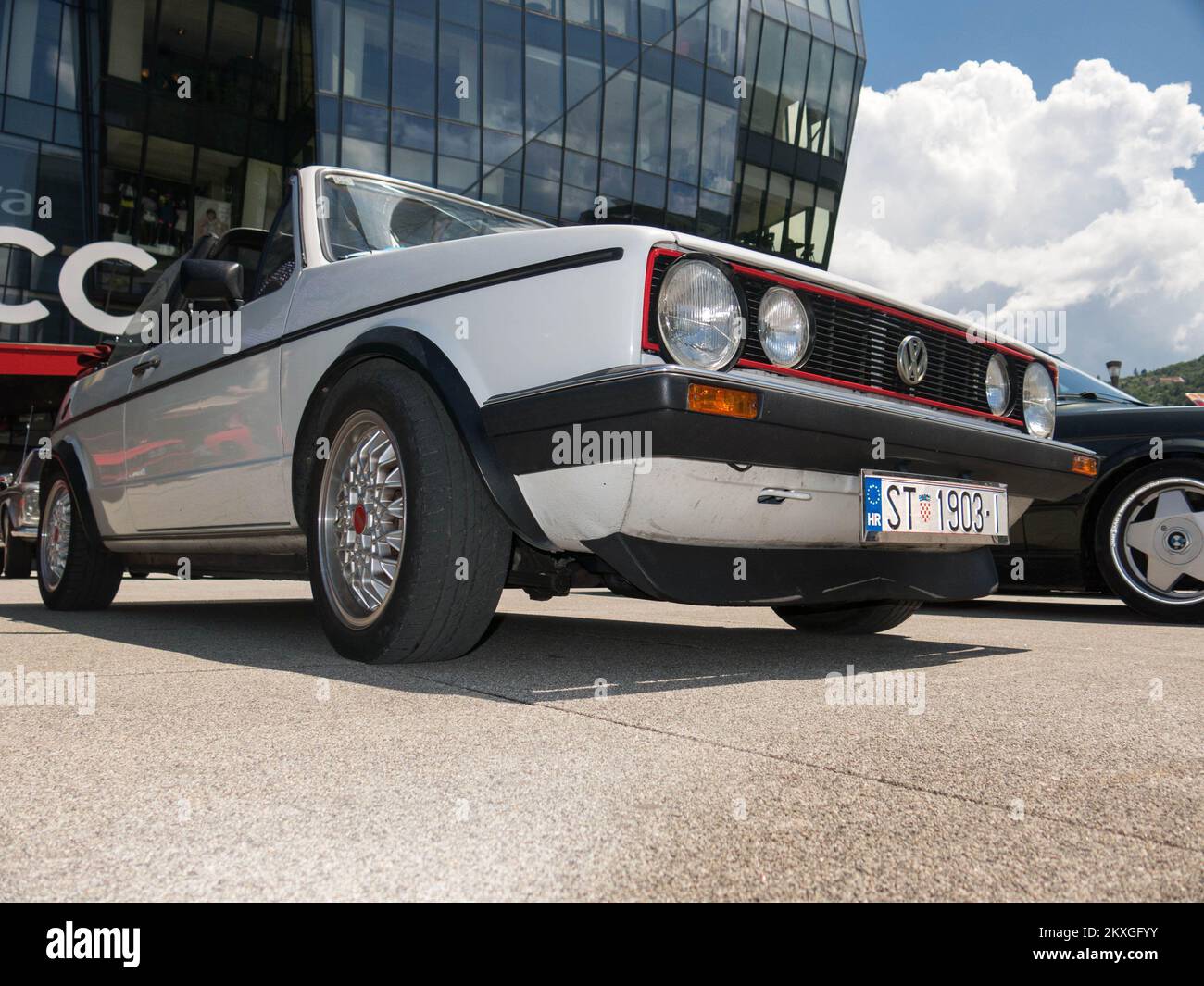 Am 27. Juni 2020 wird ein Oldtimer-Auto auf einer ersten internationalen Cabio-Show in Sarajevo, Bosnien und Herzegowina, gesehen. Foto: Aleksandar Knezevic/HaloPix/PIXSELL Stockfoto