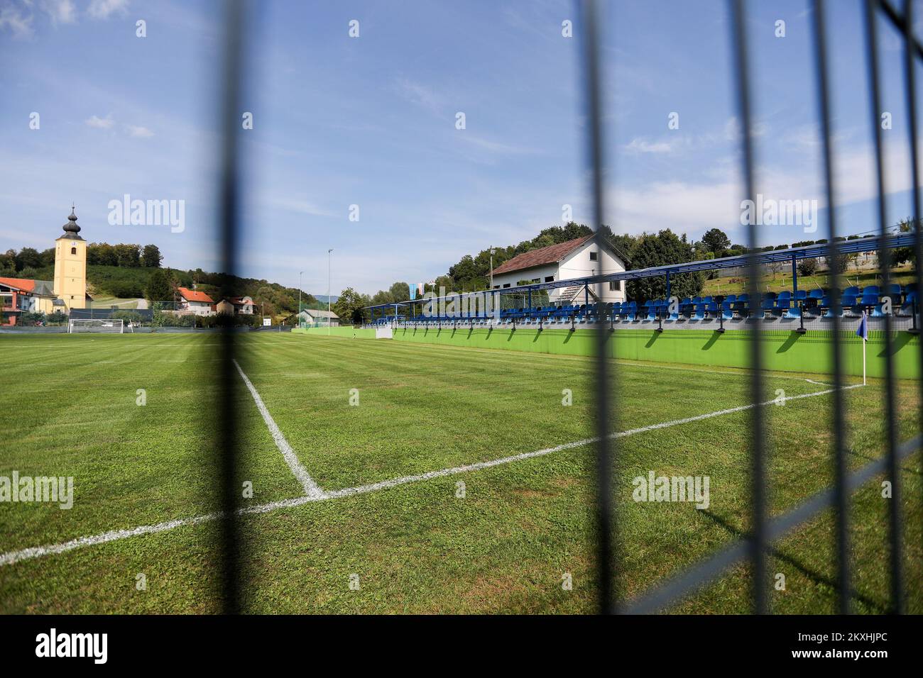 Das Gelände des Football Club Gaj Mace wird am 10. September 2020 in Mace, Kroatien, abgebildet. Am Mittwoch, den 9. September, besiegte der FC Gaja aus Maca den FC Lika 95 aus der Korenica 20: 2 in der ersten Runde des kroatischen Fußballpokals, der in diesem Wettbewerb den höchsten Sieg aller Zeiten erzielte. Foto: Borna Filic/PIXSELL Stockfoto