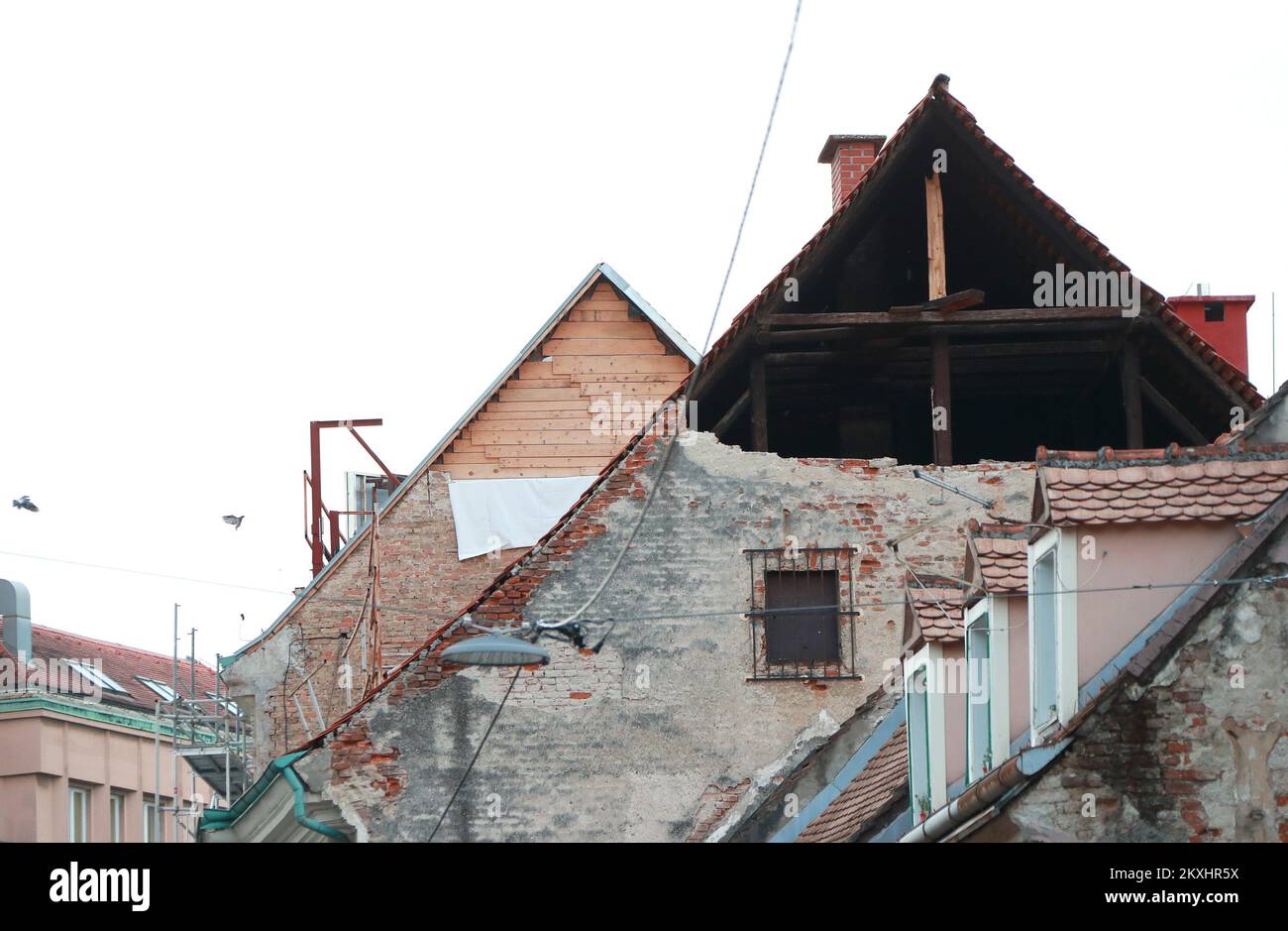 Das Foto wurde am 22. September 2020 aufgenommen und zeigt die Folgen des Erdbebens, das Zagreb, Kroatien, an diesem Tag vor genau einem halben Jahr heimsuchte. Ein Erdbeben in Zagreb mit einer Stärke von 5,5 auf der Richterskala ereignete sich am Sonntag, den 22. März 2020 um 6:24 UHR IN Zagreb. Das Euromediterrane Seismologische Zentrum berichtete, dass sich das Epizentrum 7 Kilometer nördlich des Zagreber Zentrums in einer Tiefe von 10 km befand Foto: Sanjin Strukic/PIXSELL Stockfoto