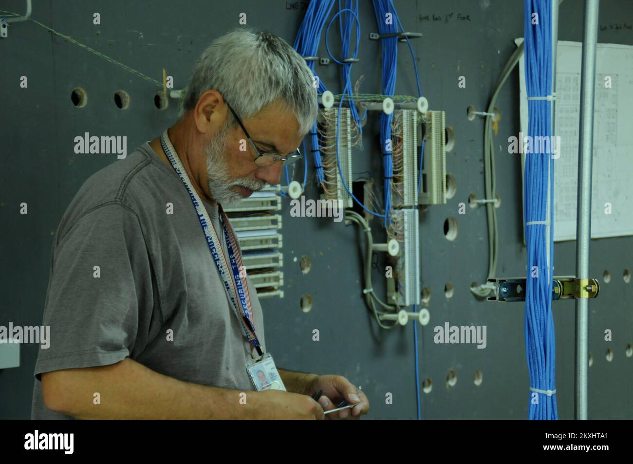 Flooding Hurricane/Tropical Storm - Neptune, N. J. , 6. September 2011 FEMA Logistics beginnt mit der Verdrahtung eines Bürogebäudes, das als zukünftige Joint Field Office für die Reaktion der FEMA auf die Schäden von Hurricane Irene genutzt werden soll. Hurrikan Irene Aus New Jersey. Fotos zu Katastrophen- und Notfallmanagementprogrammen, Aktivitäten und Beamten Stockfoto