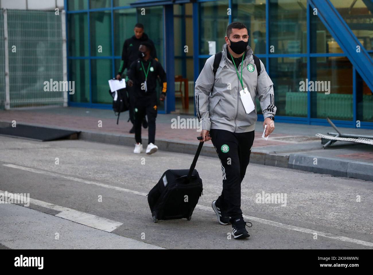 Die Spieler des FC Celtic kamen am 30. September 2020 am Flughafen Sarajevo in Sarajevo, Bosnien und Herzegowina an, bevor die Europaleiter morgen gegen FK Sarajevo in Zenica antreten. Stockfoto