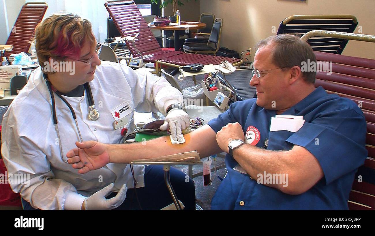 American Red Cross Blood Drive. Alabama schwere Stürme, Tornados, Stürme und Überschwemmungen. Fotos zu Katastrophen- und Notfallmanagementprogrammen, Aktivitäten und Beamten Stockfoto
