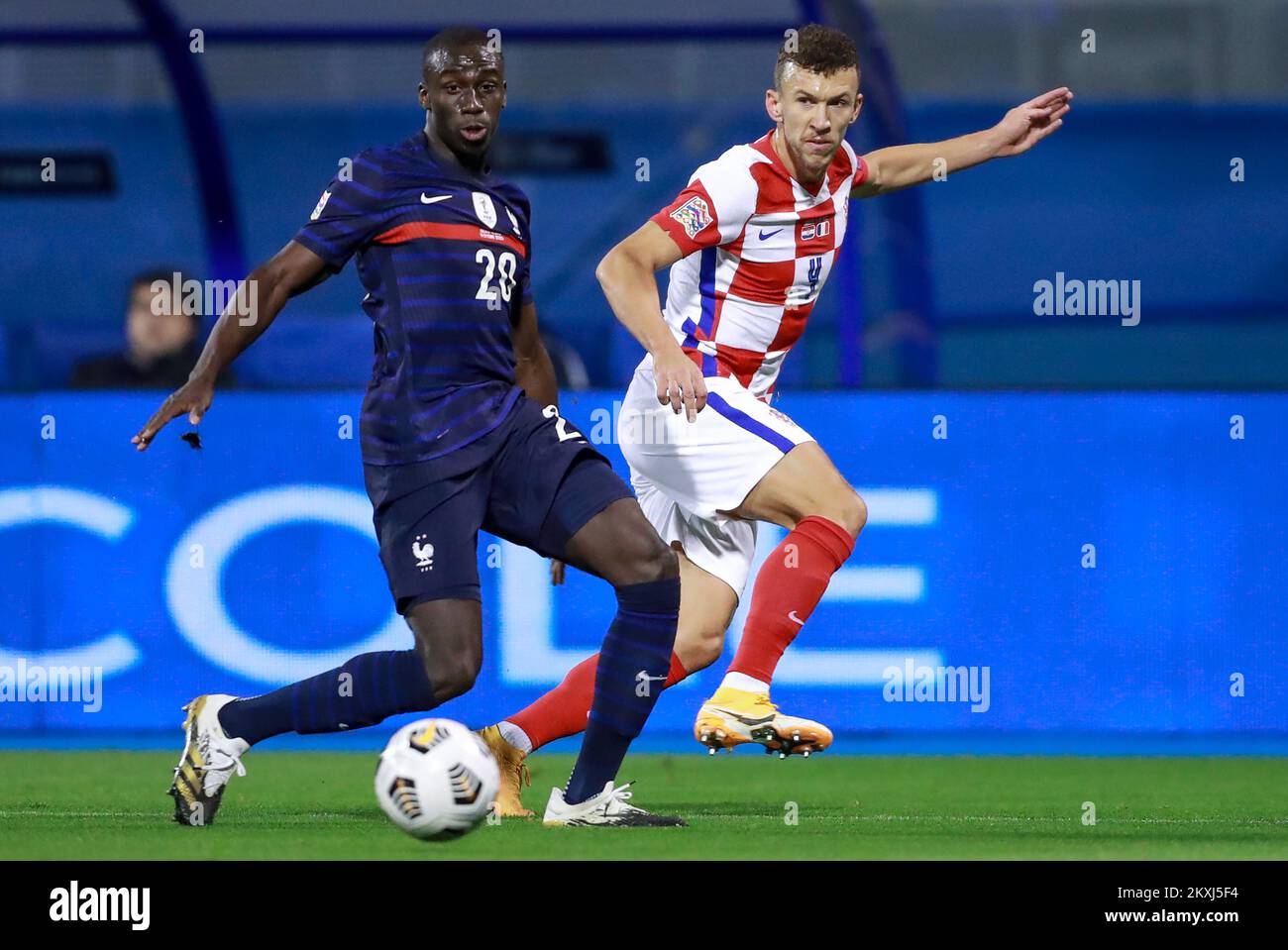 Ferland Mendy aus Frankreich und Ivan Perisic aus Kroatien während des Gruppenspiels der UEFA Nations League zwischen Kroatien und Frankreich im Maksimir-Stadion am 14. Oktober 2020 in Zagreb, Kroatien. Foto: Sanjin Strukic/PIXSELL Stockfoto