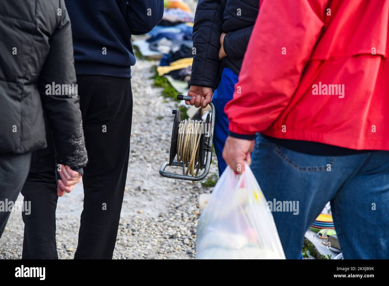 Der Hrelic-Flohmarkt befindet sich im südlichen Teil von Zagreb in der Nähe der Sava. itâ ist ein riesiger offener Bereich, in dem jeder alles verkaufen und kaufen kann. Sie findet das ganze Jahr über jeden Mittwoch, Samstag und Sonntag von 7am bis 3pm Uhr statt, und die Teilnahme ist itâ € kostenlos. In Zagreb, Kroatien am 25. Oktober 2020. Foto: Josip Regovic/PIXSELL Stockfoto