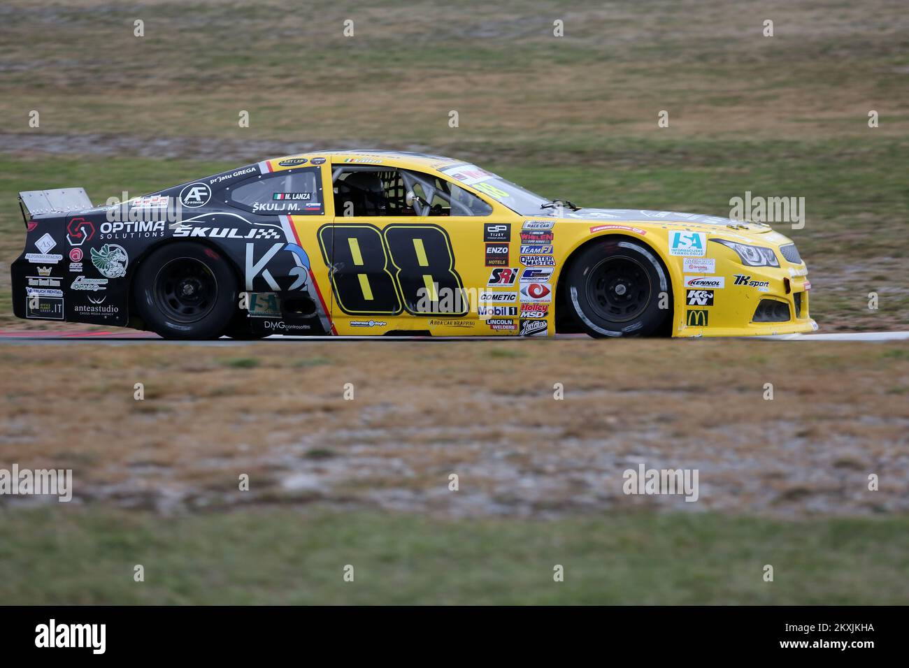 Thomas Ferrando, Fahrer des #88 CAAL Racing fährt während des Nascar Whelen Euro Series Croatia pro-Rennens am 14. November 2020 auf der Grobnik-Rennstrecke in Rijeka, Kroatien. Foto: Goran Kovacic/PIXSELL Stockfoto