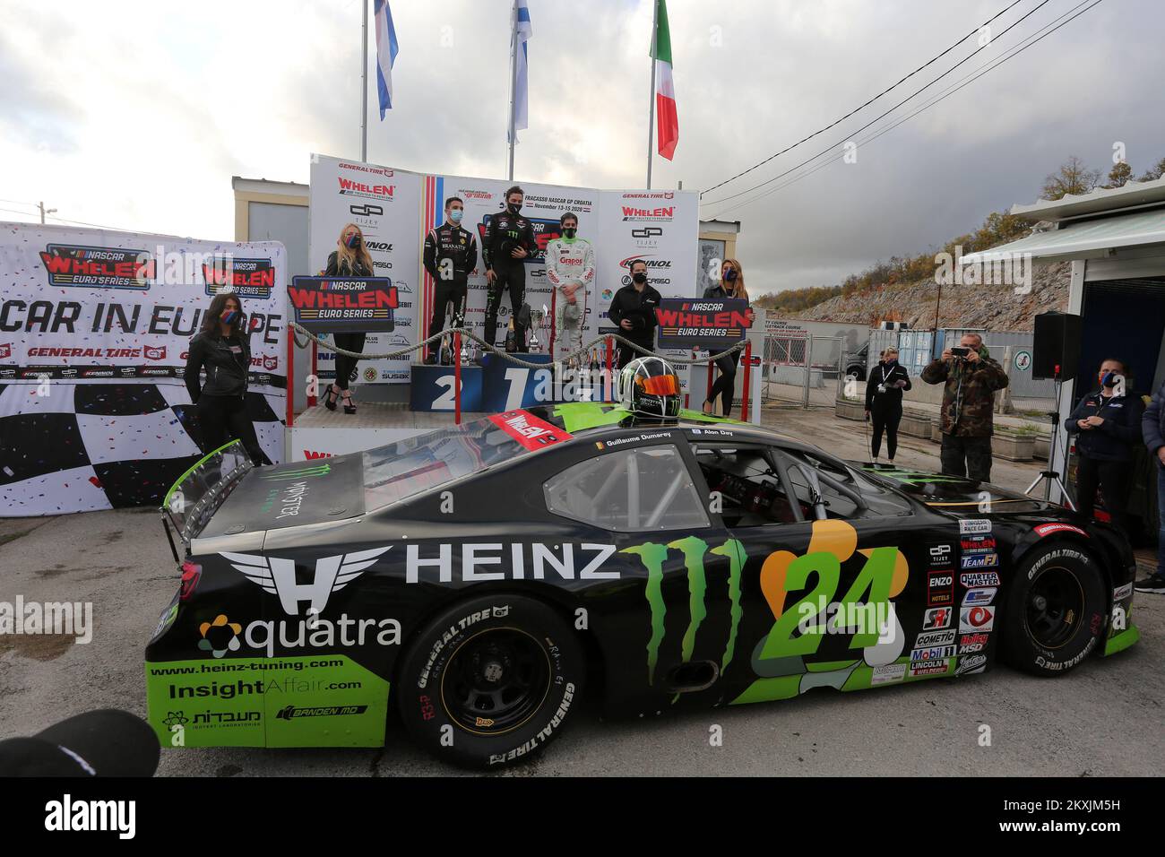 RIJEKA, KROATIEN - NOVEMBER 15: Loris Hezemans, Fahrer des #50 Hendriks Motorsport, Alon Day, Fahrer des #24 Carsport und Nicolo Rocca, Fahrer der #22 DF1 Racing Pose auf der Bühne nach dem FRACASSO NASCAR GP of Croatia pro-Rennen am 15. November 2020 auf der Grobnik-Rennstrecke in Rijeka Croatia. (Foto: Goran Kovacic/Pixsell/MB Media/Getty Images) Stockfoto