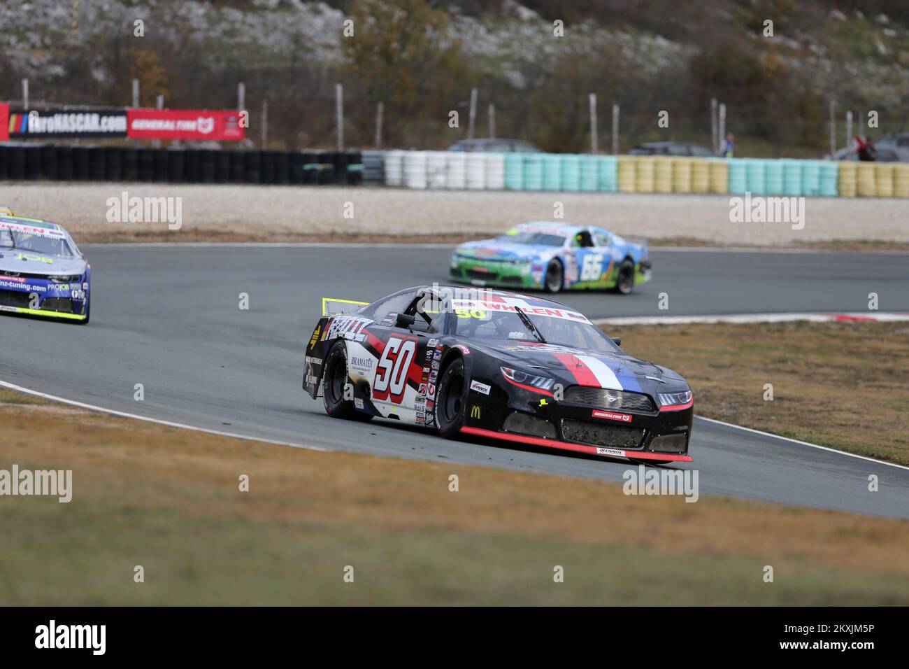 RIJEKA, KROATIEN - NOVEMBER 15: Loris Hezemans, Fahrer des #50 Hendriks Motorsport fährt während des FRACASSO NASCAR GP of Croatia pro-Rennens am 15. November 2020 auf der Grobnik-Rennstrecke in Rijeka Croatia. (Foto: Goran Kovacic/Pixsell/MB Media/Getty Images) Stockfoto