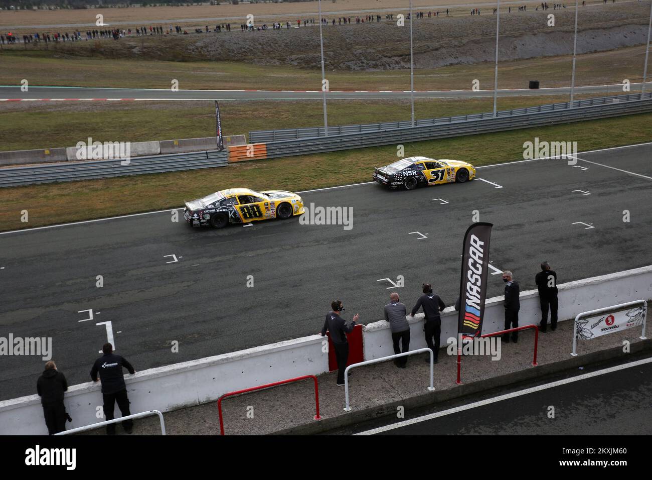 RIJEKA, KROATIEN - NOVEMBER 15: Thomas Ferrando, Fahrer des #88 CAAL Racing und Mauro Trione, Fahrer des #31 CAAL Racing Race während des FRACASSO NASCAR GP von Kroatien pro Race am 15. November 2020 auf der Grobnik Rennstrecke in Rijeka Kroatien. (Foto: Goran Kovacic/Pixsell/MB Media/Getty Images) Stockfoto