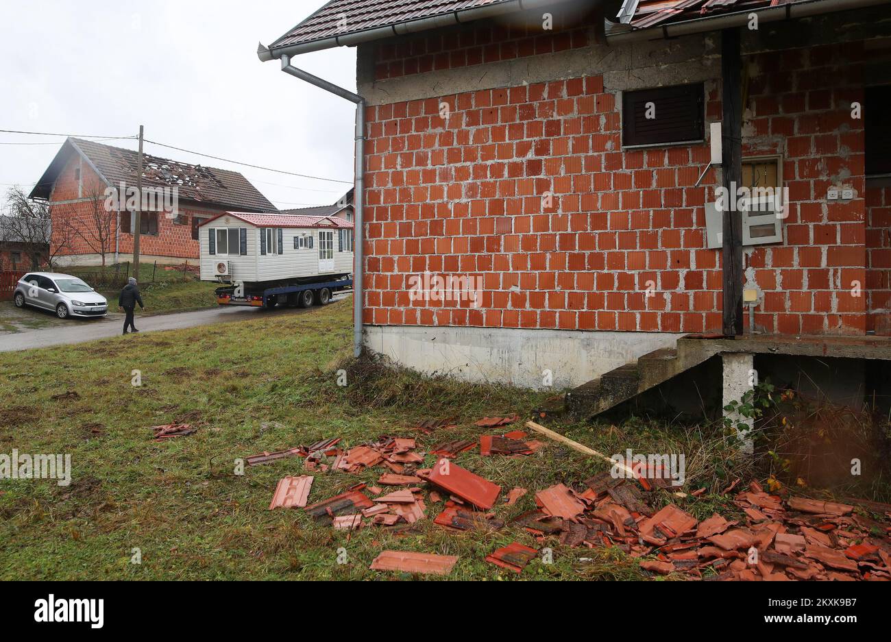 Nach einem starken Erdbeben in Kroatien am 21. Dezember 2020 wurde in Novo Selo Glinsko ein beschädigtes Haus vorgefunden. Foto: Zeljko Lukunic/PIXSELL Stockfoto