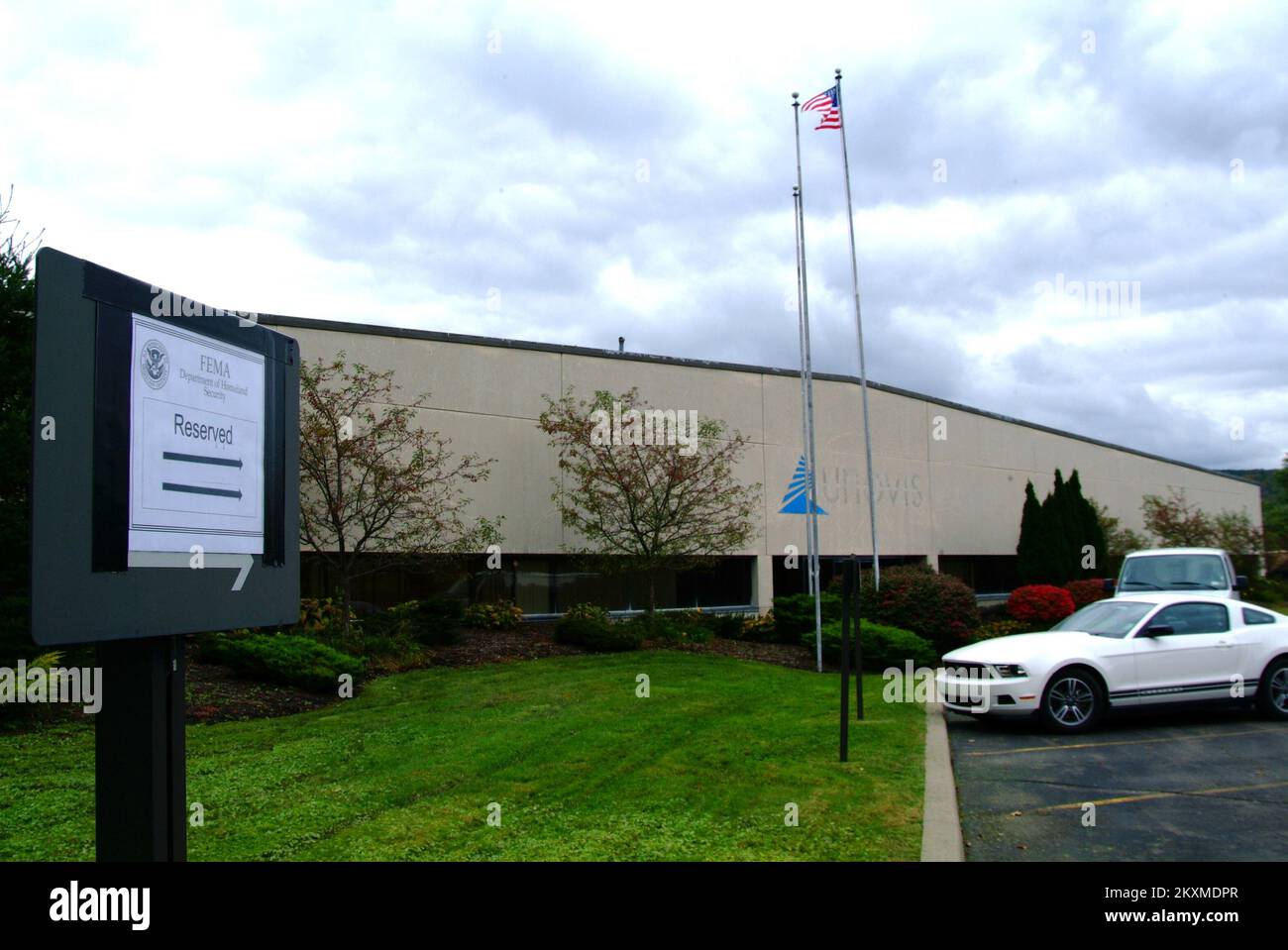Flutkatastrophe Hurricane/Tropical Storm - Vestal, N. Y. , 3. Oktober 2011 das FEMA Area Field Office (AFO) öffnet außerhalb von Binghampton für den Betrieb. Die FEMA setzt AFO ein, wenn sich das Gemeinsame Außenbüro und die betroffenen Gebiete nicht in der Nähe befinden, wodurch die Hilfsmaßnahmen für die Überlebenden von Katastrophen maximiert werden. Adam DuBrowa/FEMA. New York Hurrikan Irene. Fotos zu Katastrophen- und Notfallmanagementprogrammen, Aktivitäten und Beamten Stockfoto