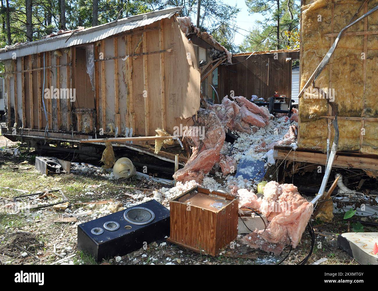 Mobile Home wurde direkt getroffen. North Carolina Hurrikan Irene. Fotos zu Katastrophen- und Notfallmanagementprogrammen, Aktivitäten und Beamten Stockfoto
