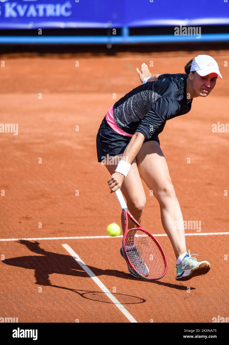 Anhelina Kalinina aus der Ukraine in Aktion während ihres Frauenfinales ITF Zageb Ladies Open 2021 Tennis Turnier Match gegen Kamilla Rakhimova aus Russland auf dem Maksimir Tennis Centar in Zagreb, Kroatien am 2. Mai 2021. Foto: Josip Regovic/PIXSELL Stockfoto