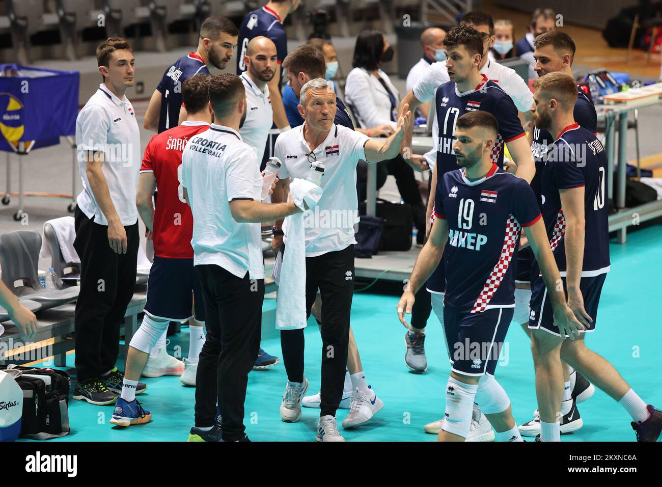 Kroatien Cheftrainer Emanuele Zanini Gesten während des CEV EuroVolley 2021 Qualifying Match zwischen Kroatien und den Niederlanden in der Kresimir Cosic Hall im Visnjik Sports Center, Zadar, Kroatien am 7. Mai 2021. Foto: Marko Dimic/PIXSELL Stockfoto