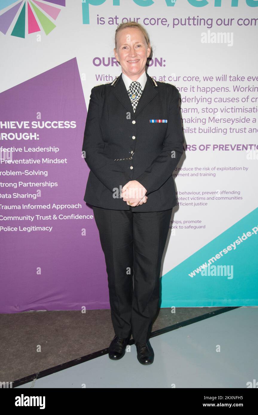 Chief Constable Serena Kennedy, Polizei von Merseyside und Partner haben zusammen an der Entwicklung eines neuen Ansatzes zur Prävention gearbeitet, der zu einer Priorität wird, und haben in Teams investiert, die sich darauf konzentrieren, die Ursachen der Schäden in unseren Gemeinschaften zu verstehen und anzugehen. Damit wir den Menschen von Merseyside besser dienen und langfristig sicherere, stärkere Gemeinschaften aufbauen können. Chief Constable Serena Kennedy und Chief Superintendent Andy Ryan, der das neue Präventionsteam der Polizei von Merseyside leitet. (Terry Scott/SPP) Kredit: SPP Sport Press Photo. Alamy Live News Stockfoto