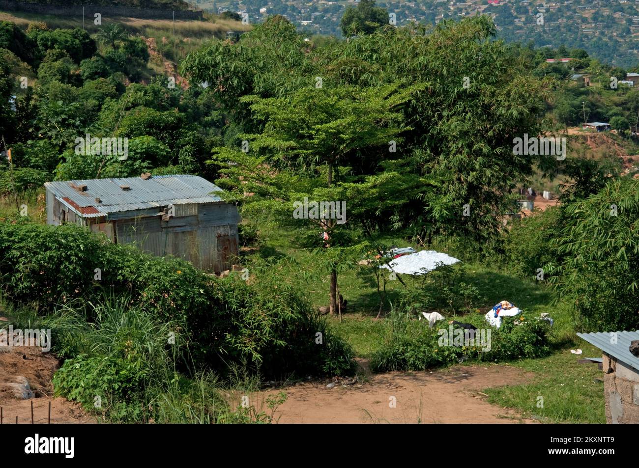 Innenhof und Haus, außerhalb von Kinshasa, Demokratische Republik Kongo Stockfoto