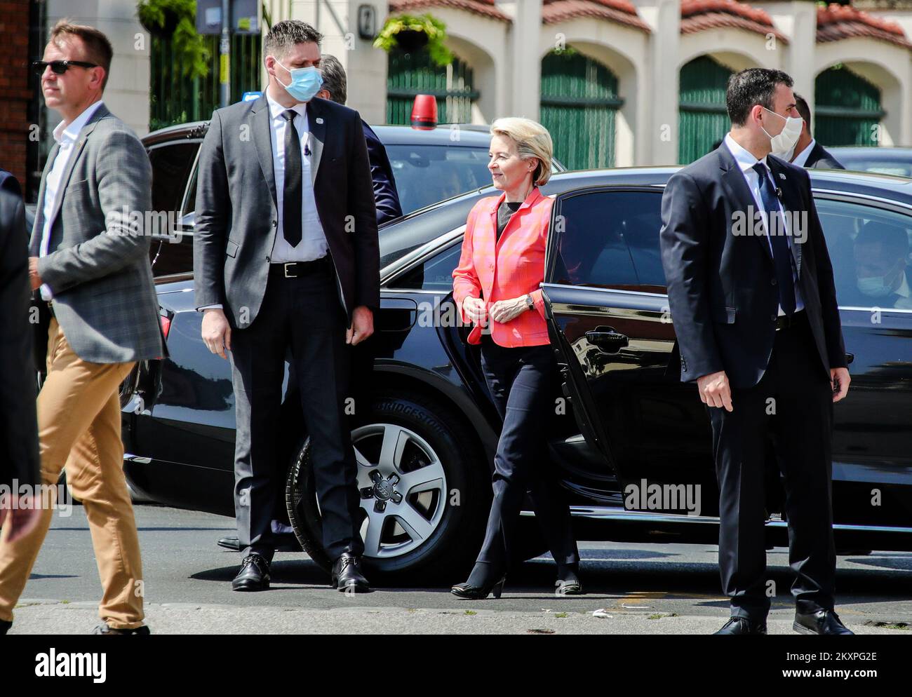 Premierminister Andrej Plenkovic und die Präsidentin der Europäischen Kommission Ursula von der Leyen besuchten die Kathedrale von Zagreb, wo sie die Schäden aus erster Hand durch das verheerende Erdbeben in Zagreb am 08. Juli 2021 in Zagreb, Kroatien, sehen konnte. Foto: Sanjin Strukic/PIXSELL Stockfoto