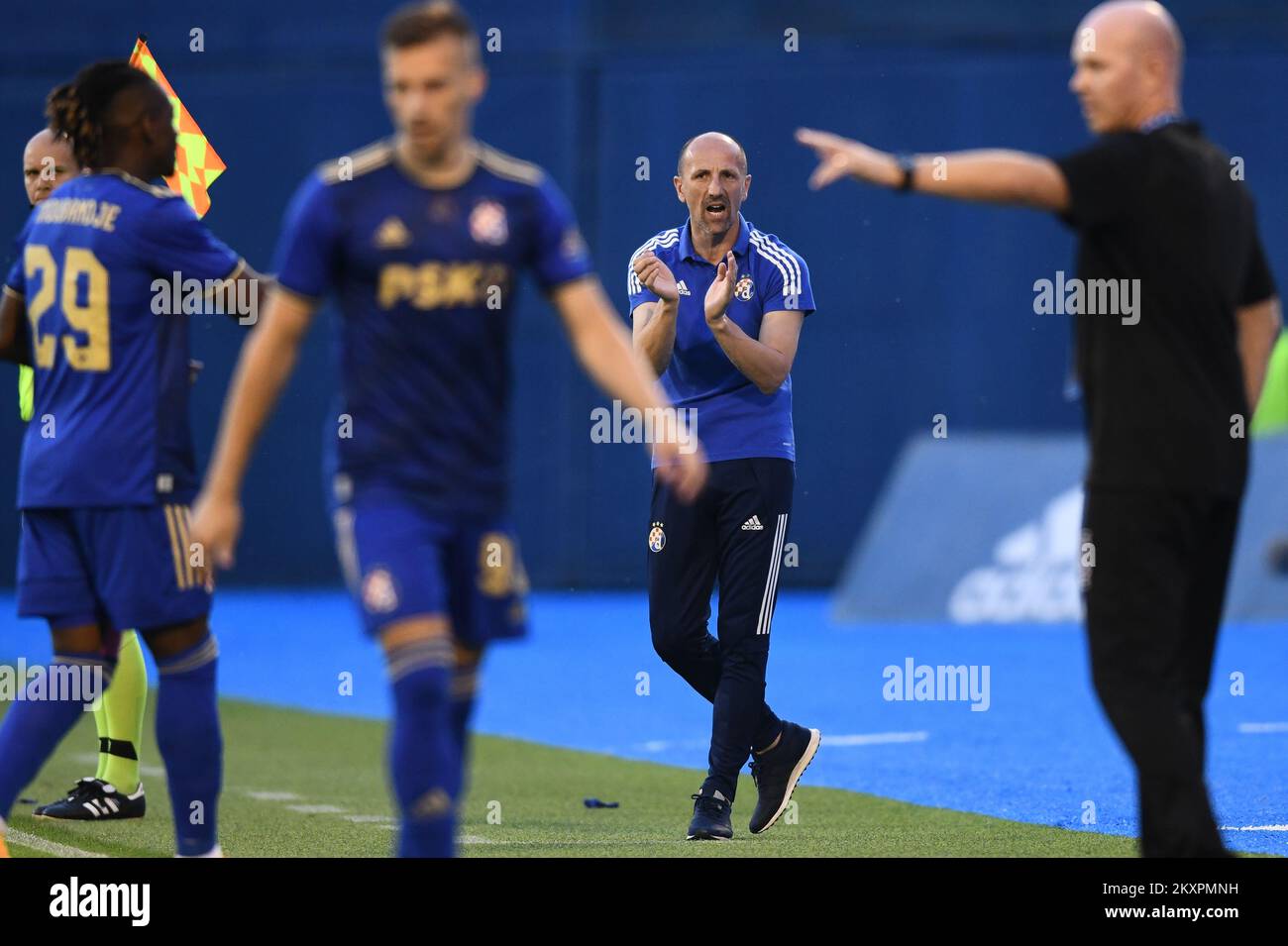 ZAGREB, KROATIEN - JULI 20: Cheftrainer von Dinamo Zagreb Damir Krznar reagiert auf das zweite Qualifikationsspiel der UEFA Champions League zwischen GNK Dinamo Zagreb und Omonoia am 20. Juli 2021 im Stadion Maksimir in Zagreb, Kroatien. Foto: Josip Regovic/PIXSELL Stockfoto