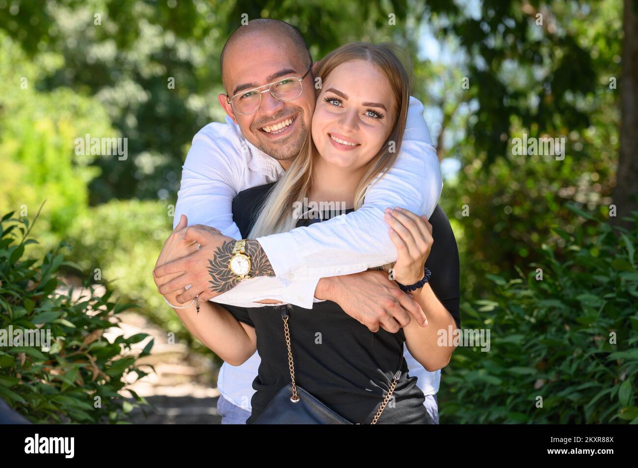 12. August 2021, Zadar - Franziska Miksa und ihr Freund Alexander Gebert beschlossen, von Deutschland nach Zadar zu ziehen. Sie befassen sich mit der finanziellen Ausbildung derjenigen, die im Geschäft erfolgreich sein wollen. Seit dem Frühling ist Zadar ihr neues Zuhause, von wo aus sie ihr Unternehmen betreiben und auf ihrem YouTube-Kanal in sozialen Netzwerken. Sie unterstützen auch andere junge Deutsche, die die Idee haben, von Deutschland nach Kroatien zu ziehen. Foto: Dino Stanin/PIXSELL Stockfoto