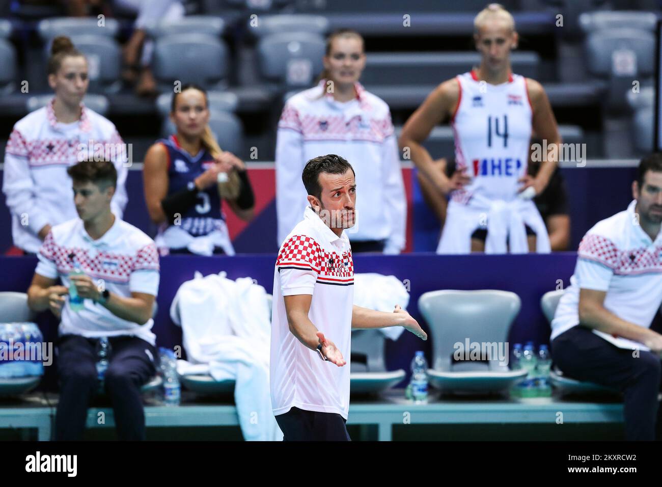 ZADAR, KROATIEN - AUGUST 19: Kroatien und der kroatische Nationaltrainer Daniele Santarelli sind am 19. August 2021 in Zadar, Kroatien, beim CEV EuroVolley 2021 Pool C-Spiel zwischen Kroatien und der Schweiz in der Kresimir Cosic Hall im Visnjik Sports Center. Foto: Luka Stanzl/PIXSELL Stockfoto