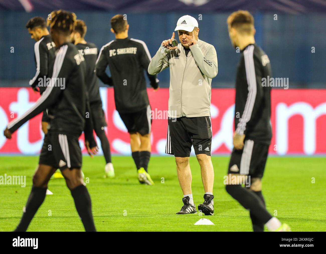 Cheftrainer von Sheriff Tiraspol Iurii Vernydub während des Trainings im Maksimir-Stadion vor der Champions-League-2.-Etappe gegen Dinamo Zagreb in Zagreb, Kroatien, am 24. August 2021. Foto: Jurica Galoic/PIXSELL Stockfoto