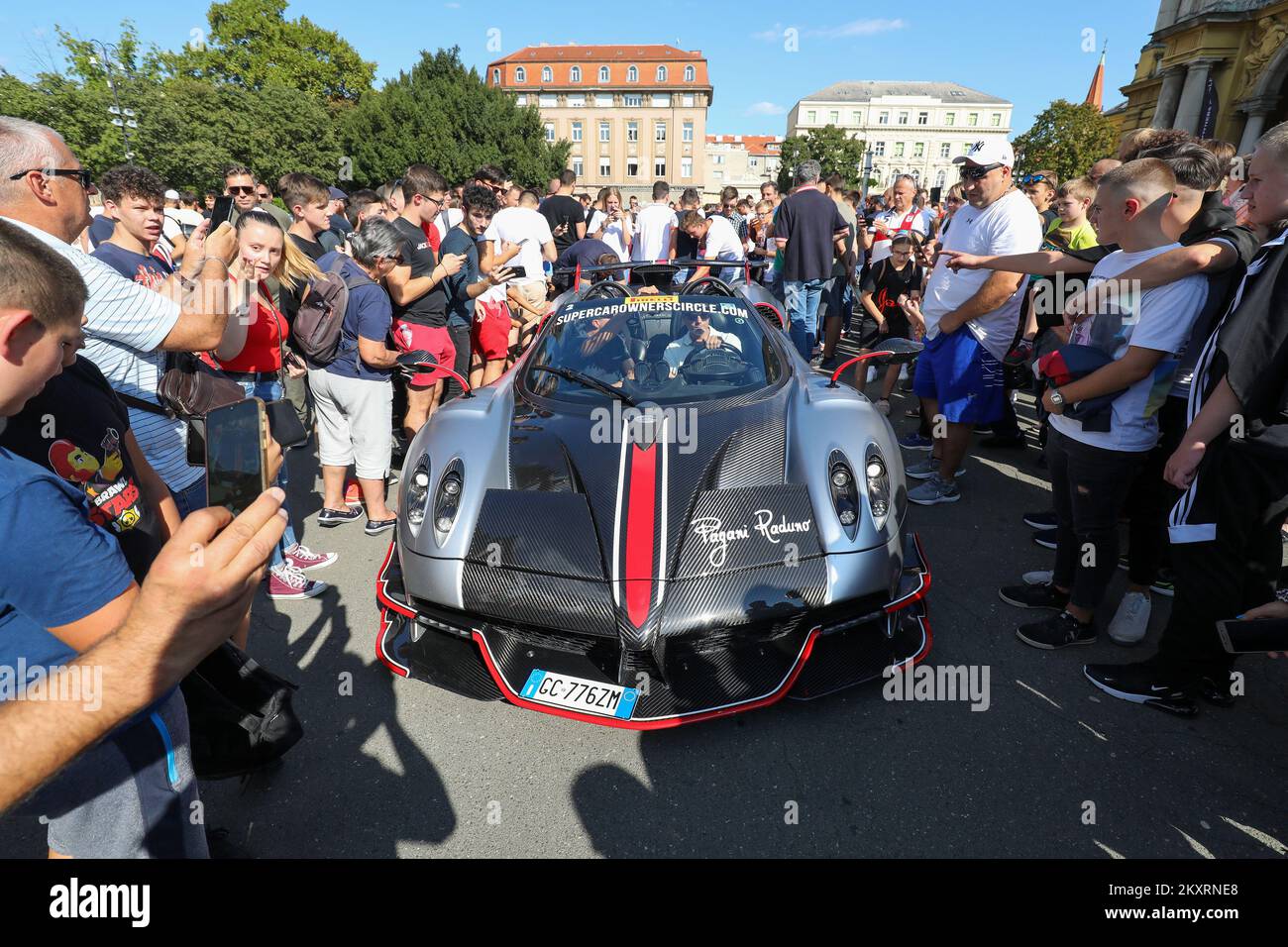 Supercar ownerâ€™s Circle (SOC), der exklusivste worldâ collectorâ€™-Klub des Autos, erschien am 03 in Zagreb, Kroatien. September 2021. Vor dem kroatischen Nationaltheater, wo sie sich versammelten. Die dreitägige Tour begann um 15:00 Uhr am kroatischen Nationaltheater, danach fahren die Autos zum Aviation Technical Centre im nahe gelegenen Velika Gorica, wo sie in der Beschleunigung gegeneinander antreten. Danach geht die Prozession zur Küste, genauer gesagt nach Kvarner und OpatijaPhoto: Jurica Galoic/PIXSELL Stockfoto