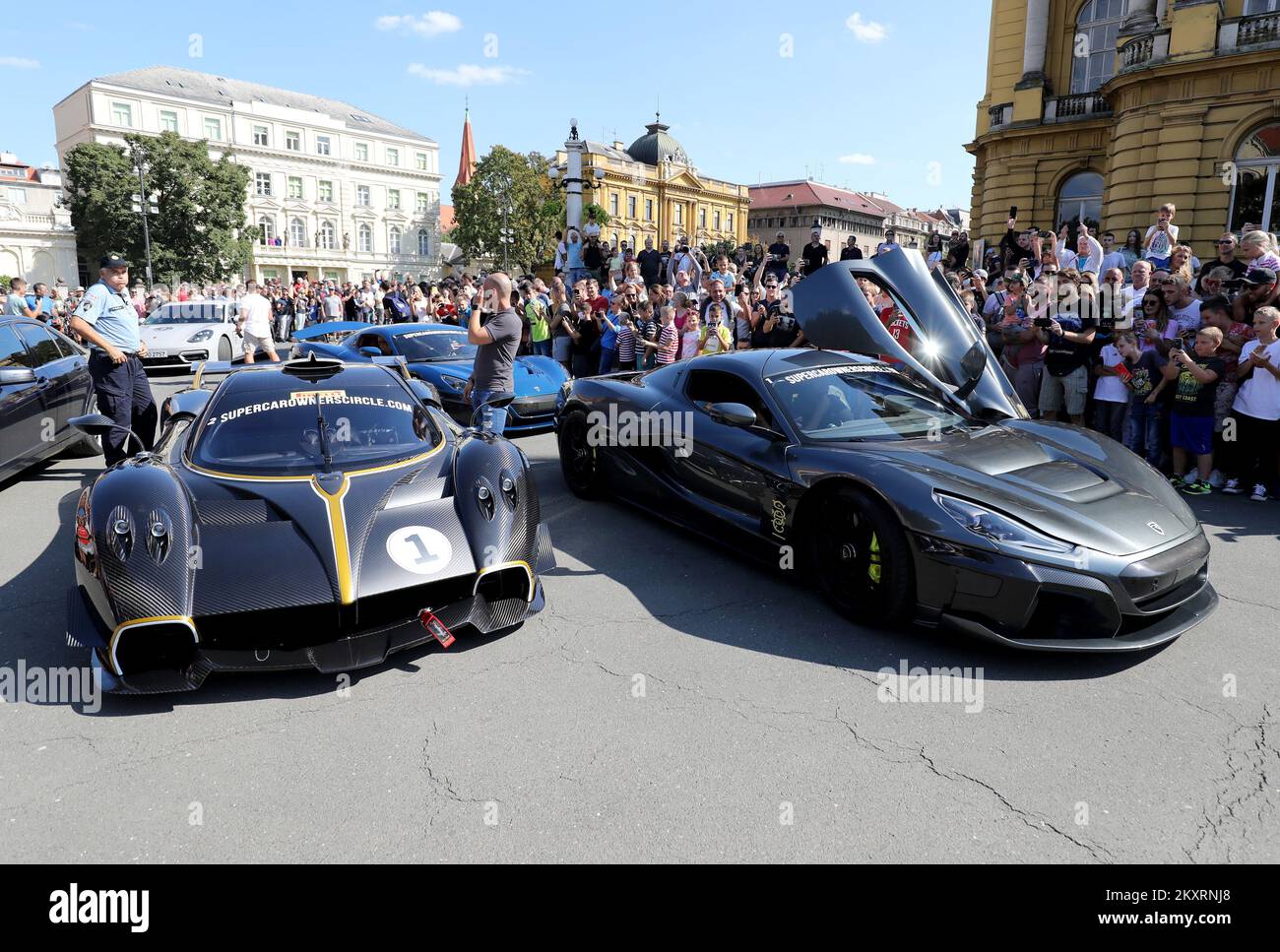 Supercar ownerâ€™s Circle (SOC), der exklusivste worldâ collectorâ€™-Klub des Autos, erschien am 03 in Zagreb, Kroatien. September 2021. Vor dem kroatischen Nationaltheater, wo sie sich versammelten. Die dreitägige Tour begann um 15:00 Uhr am kroatischen Nationaltheater, danach fahren die Autos zum Aviation Technical Centre im nahe gelegenen Velika Gorica, wo sie in der Beschleunigung gegeneinander antreten. Danach geht die Prozession zur Küste, genauer gesagt nach Kvarner und OpatijaPhoto: Jurica Galoic/PIXSELL Stockfoto