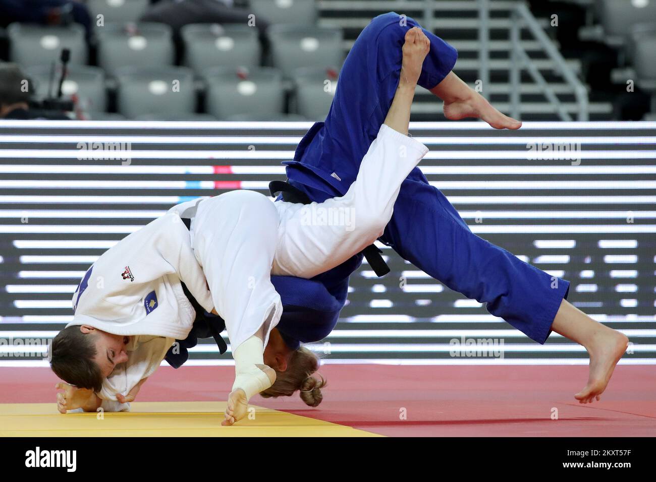 ZAGREB, KROATIEN - SEPTEMBER 25: Laura Fazliu aus dem Kosovo und ...