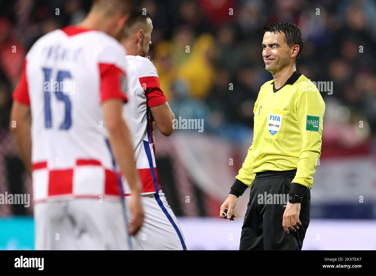 Schiedsrichter Ovidiu Hategan während des 2022 Qualifikationsspiels der FIFA-Weltmeisterschaft Gruppe H zwischen Kroatien und der Slowakei am 11. Oktober 2021 im Stadion Gradski Vrt in Osijek, Kroatien. Foto: Luka Stanzl/PIXSELL Stockfoto