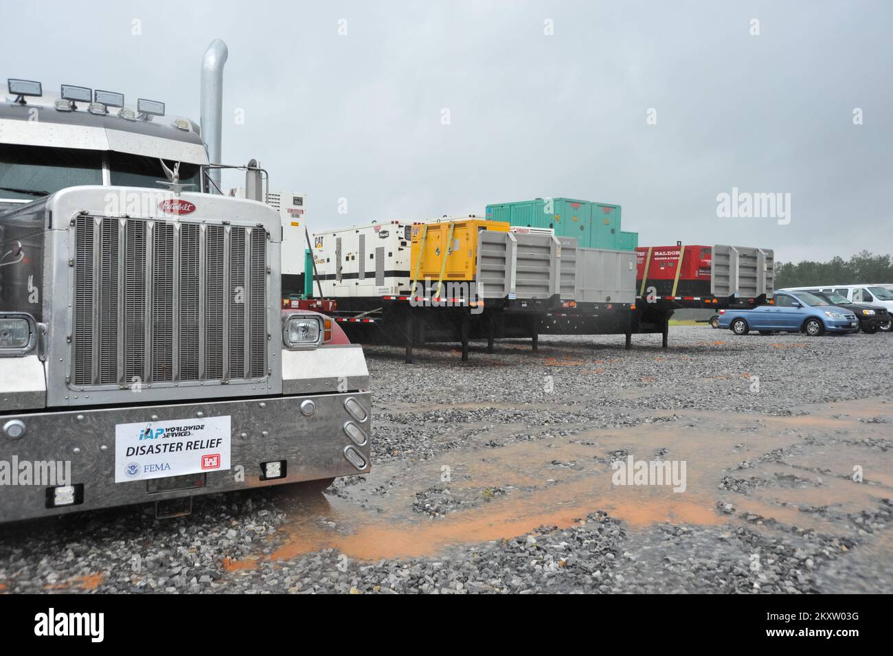 Hurrikan/Tropensturm – Hattiesburg, Miss. Am 29. August 2012 hat die FEMA Dieselgeneratoren in Camp Shelby, Mississippi, bereitgestellt, um alle staatlichen und lokalen Regierungen zu unterstützen, die diese aufgrund der Auswirkungen des Hurrikans Isaac benötigen könnten. . Mississippi Hurrikan Isaac. Fotos zu Katastrophen- und Notfallmanagementprogrammen, Aktivitäten und Beamten Stockfoto