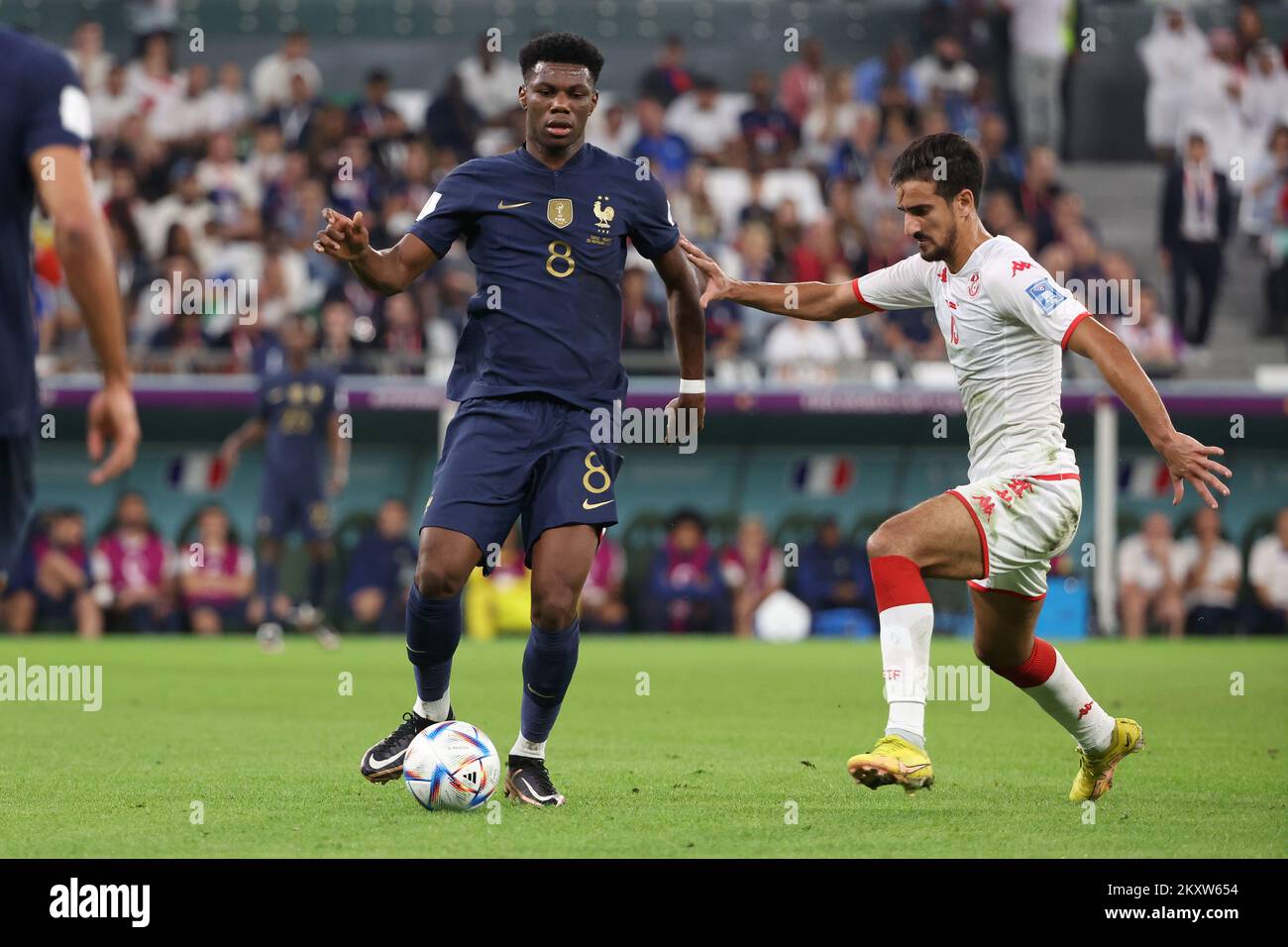 Doha, Katar. 30.. November 2022. Aurelien Tchouameni (Frankreich), Mohamed Ali Ben Romdhane (Tunesien) während der FIFA-Weltmeisterschaft 2022, Fußballspiel der Gruppe D zwischen Tunesien und Frankreich am 30. November 2022 im Education City Stadium in Doha, Katar - Foto Jean Catuffe/DPPI Credit: DPPI Media/Alamy Live News Stockfoto