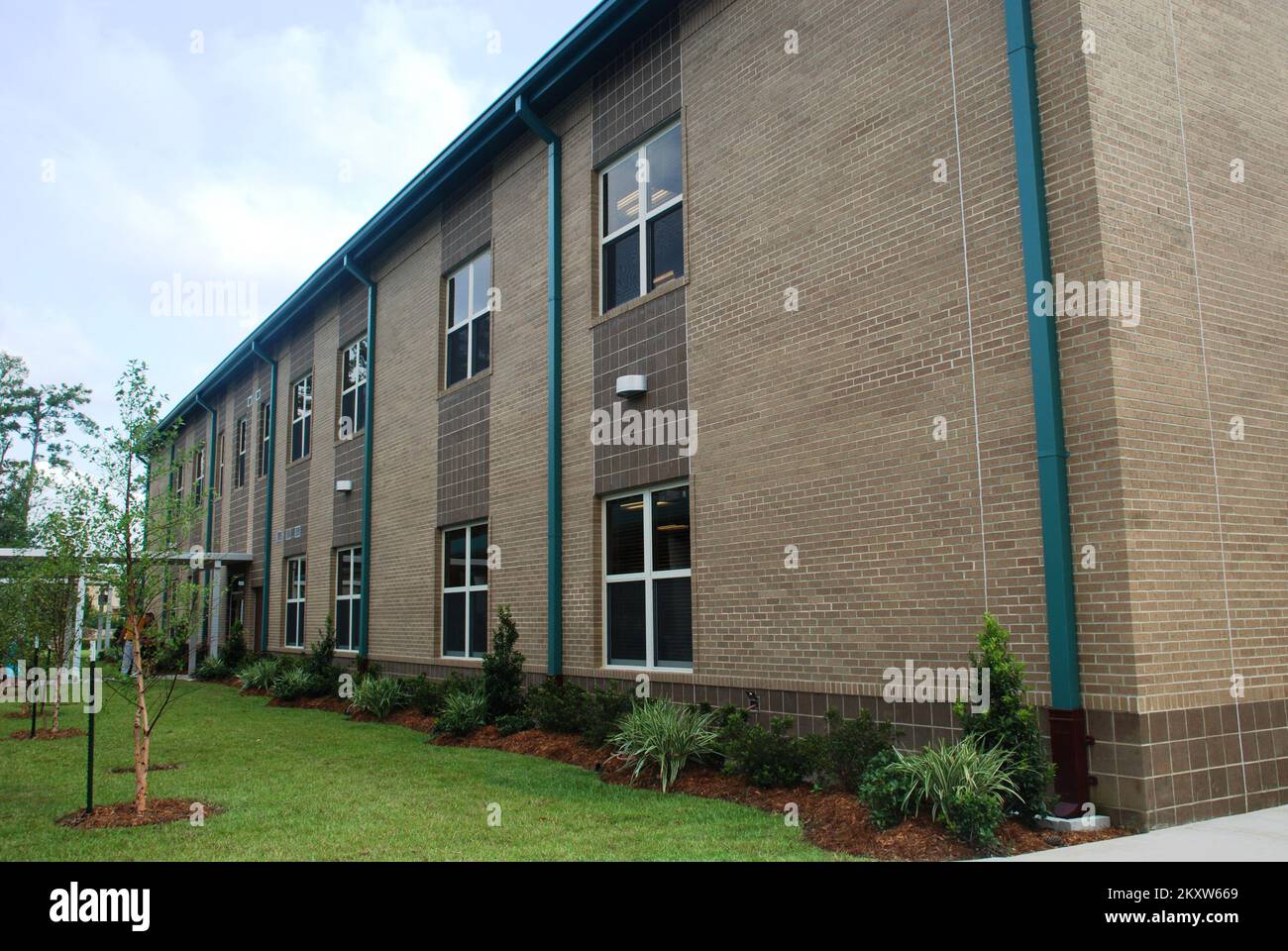 Madisonville, La., 5. September 2012 Mary Queen of Peace Catholic School feiert die offizielle ΓÇ blessingΓÇ ¥ der neuen, nach Katrina geschlossenen Klasseneinrichtung, die mit rund $4,2 Millionen US-Dollar aus Katrina-bezogenen FEMA-Erholungsgeldern errichtet wurde. Melissa Ory/FEMA. Louisiana Hurrikan Katrina. Fotos zu Katastrophen- und Notfallmanagementprogrammen, Aktivitäten und Beamten Stockfoto