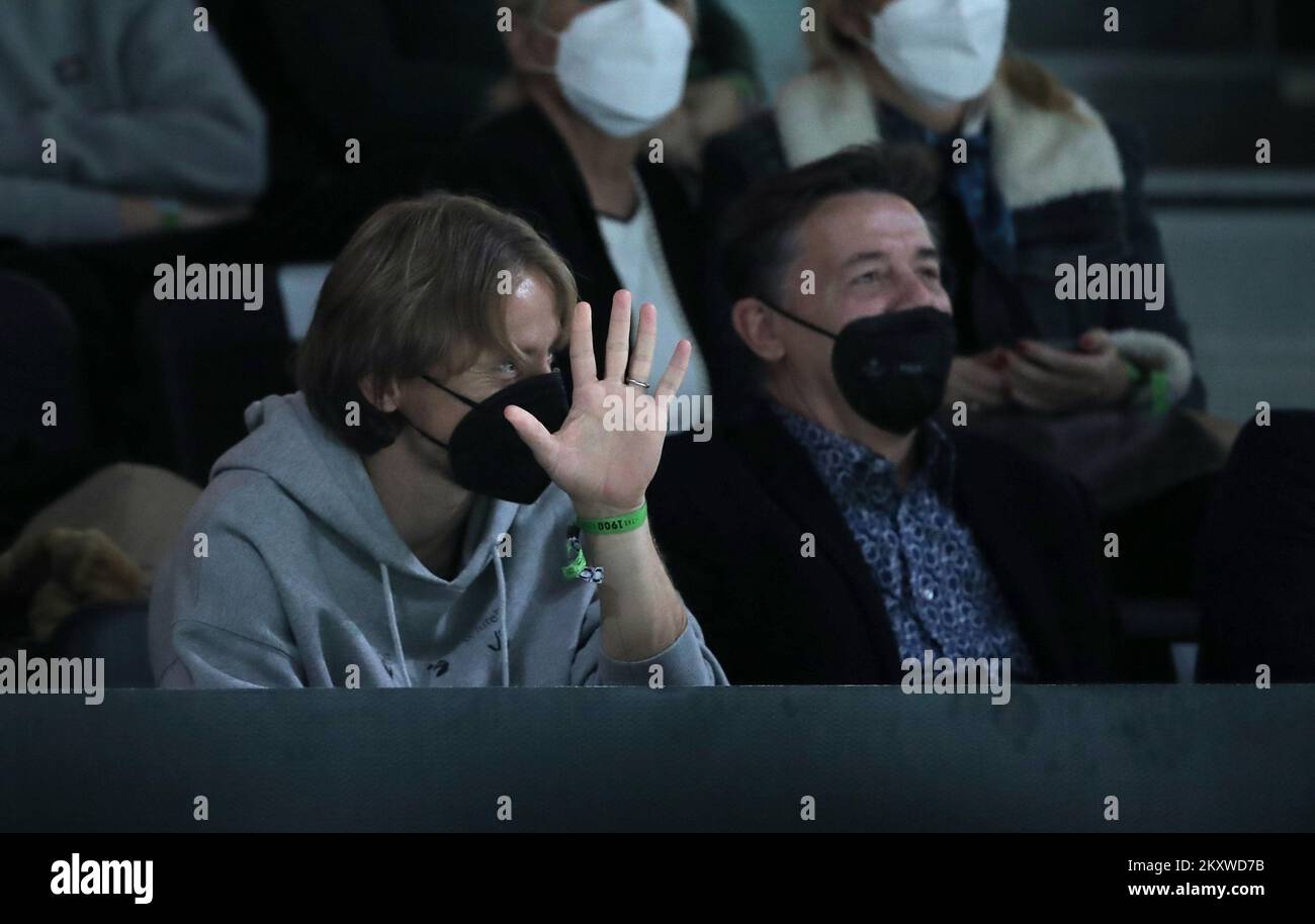MADRID, SPANIEN - DEZEMBER 03: Luka Modric von Kroatien und Real Madrid wird während des Davis Cup Semi Finales in Kroatien und Serbien am 03. Dezember 2021 in Madrid, Spanien, in der Madrid Arena gesehen. Foto: Sanjin Strukic/PIXSELL Stockfoto MADRID, SPANIEN - DEZEMBER 03: Luka Modric von Kroatien und Real Madrid wird während des Davis Cup Semi Finales in Kroatien und Serbien am 03. Dezember 2021 in Madrid, Spanien, in der Madrid Arena gesehen. Foto: Sanjin Strukic/PIXSELL Stockfoto