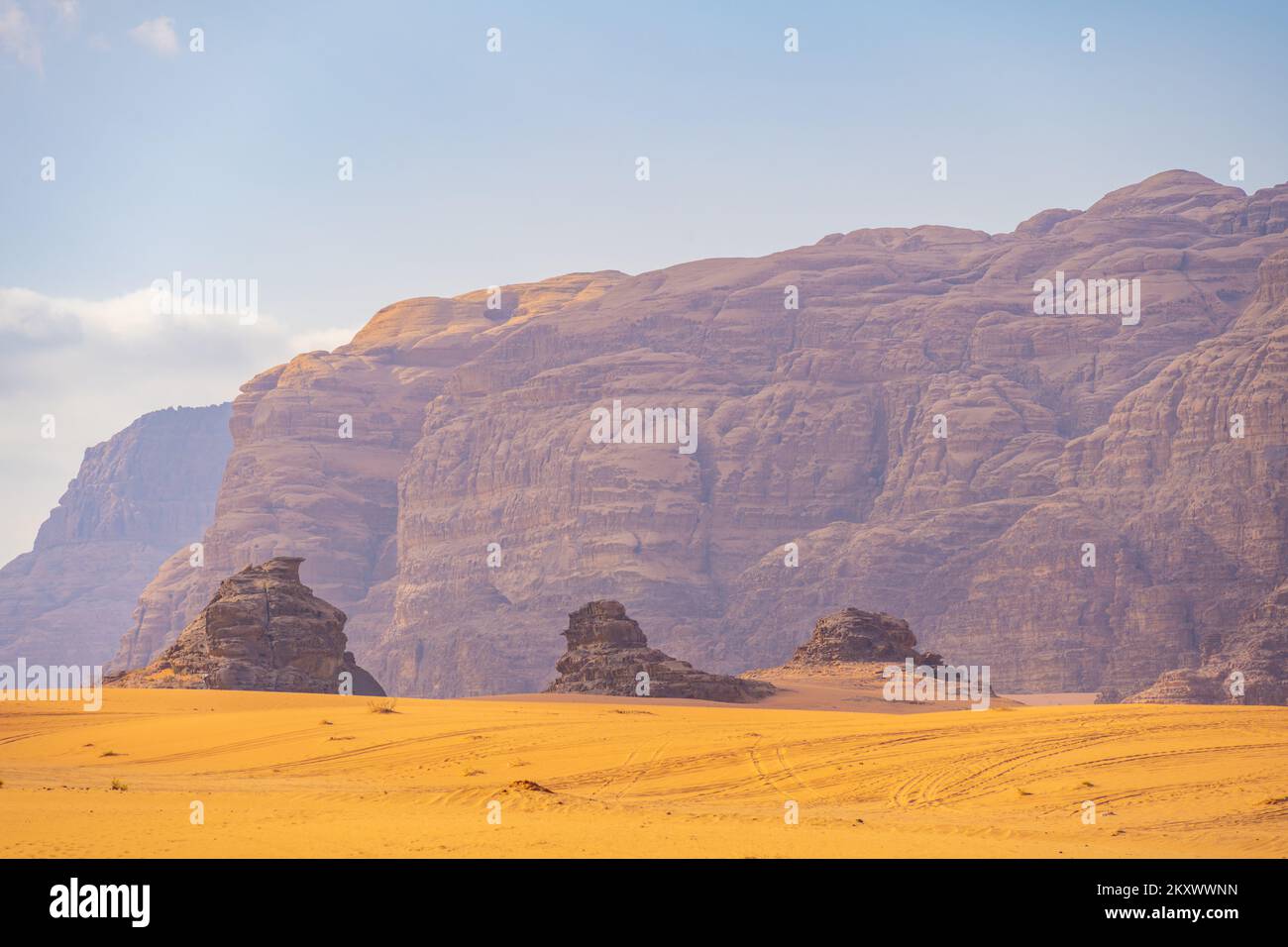 Die Berge von wadi Rum Jordan. Am frühen Morgen. Stockfoto