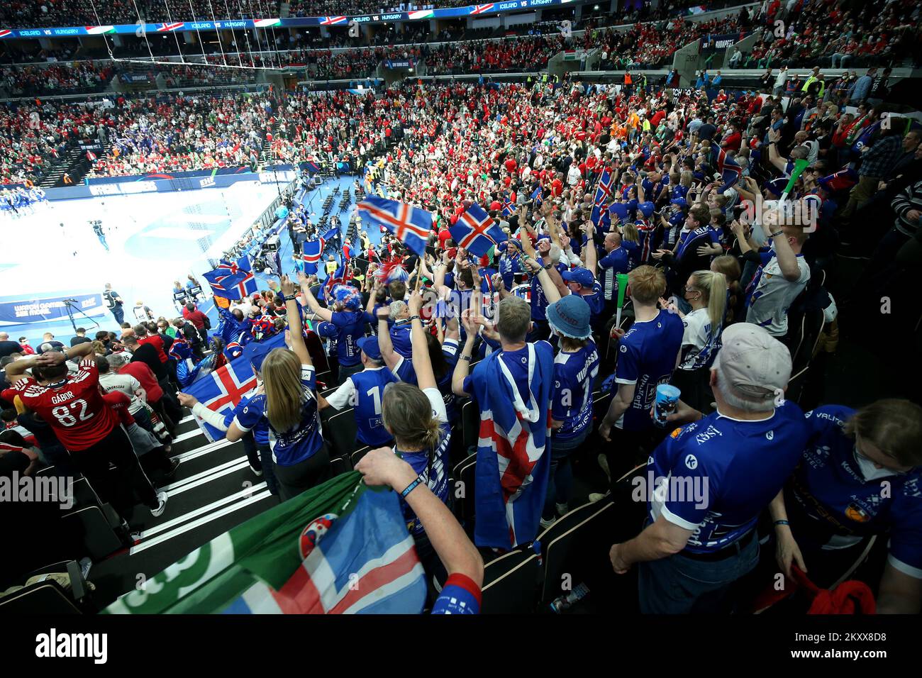 BUDAPEST, UNGARN - 18. JANUAR: Fans beim EHF-EURO-2022-Spiel der Herren zwischen Island und Ungarn in der MVM Dome Multifunctional Arena am 18. Januar 2022 in Budapest, Ungarn. Foto: Sanjin Strukic/PIXSELL Stockfoto
