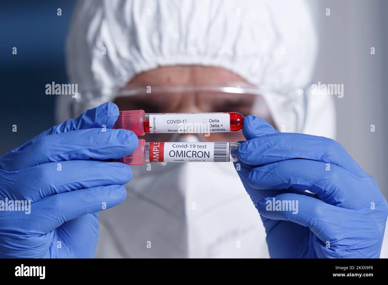 Illustration für omicron, einen neuen Stamm des Coronavirus. Die Weltgesundheitsorganisation hat B.1.1.529 oder omicron als â€ eingestuft, die SARS-CoV-2˜variantâ€™ beunruhigen, und erklärt, dass es sich schneller verbreiten kann als andere Formen des Coronavirus. Foto: Davor Puklavec/PIXSELL Stockfoto