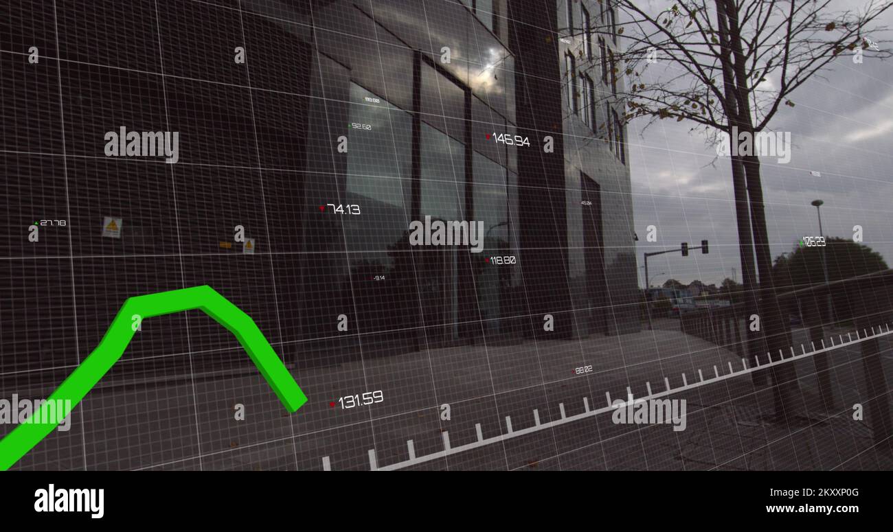 Finanzkurve über Hochhaus. Stockfoto