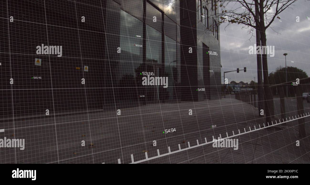 Finanzkurve über Hochhaus. Stockfoto