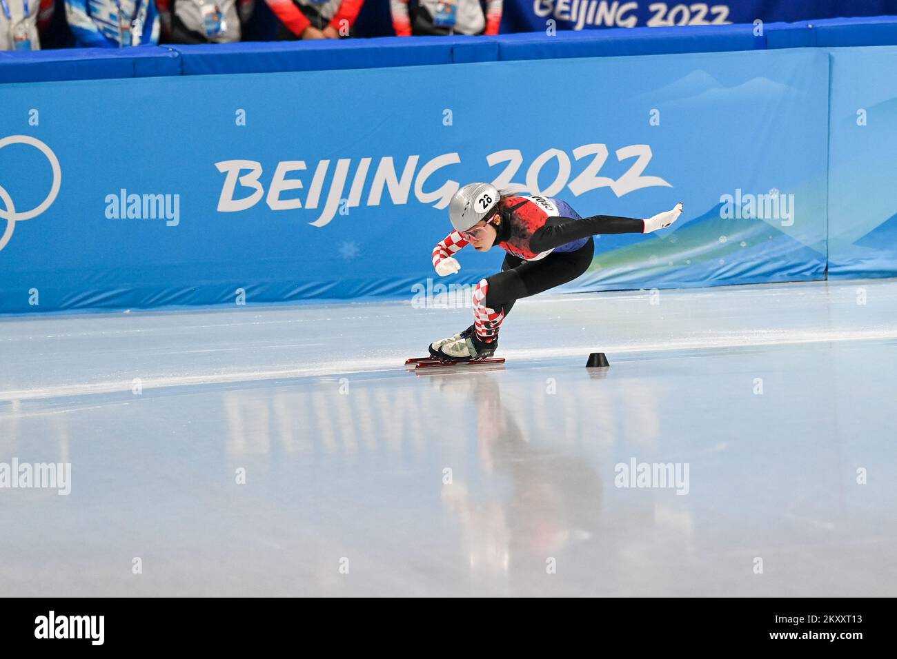 Velntina Ascic während der Qualifikation zu den Olympischen Winterspielen in Peking, China, am 5. Februar 2022. Valentina Ascic (23) nahm an der ersten Qualifikationsgruppe in den 500 Metern in Peking Teil und war mit einem Ergebnis von 44.681 Sekunden der dritte in der Gruppe. Sie erreichte das 27.. Ergebnis von 32 Speedskatern. Valentina ist auch der erste kroatische Sportler, der an den Olympischen Winterspielen in Peking teilnimmt. Foto: Jaki Franja/PIXSELL Stockfoto