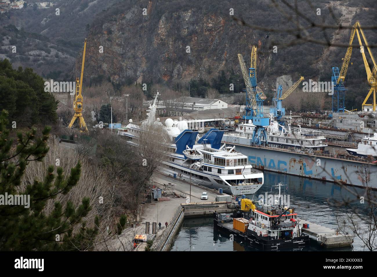 Der Megayachtprinz Abdulaziz der saudischen Königsfamilie segelte in die Werft Viktor Lenac, wo das Schiff am 11. In Rijeka, Kroatien, repariert wird. Februar 2022. Foto: Goran Kovacic/PIXSELL Stockfoto