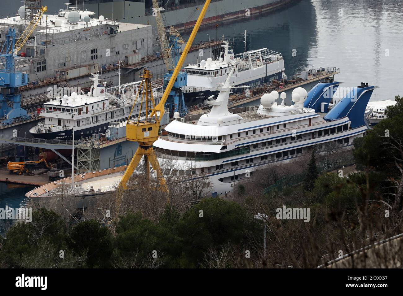 Der Megayachtprinz Abdulaziz der saudischen Königsfamilie segelte in die Werft Viktor Lenac, wo das Schiff am 11. In Rijeka, Kroatien, repariert wird. Februar 2022. Foto: Goran Kovacic/PIXSELL Stockfoto