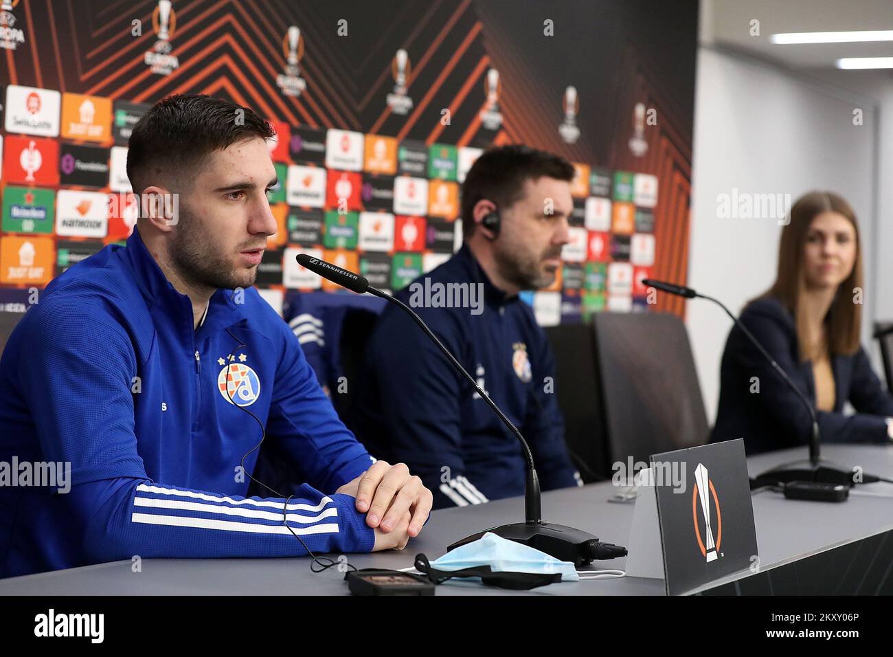 Luka Ivanusec von Dinamo Zagreb spricht auf der Pressekonferenz vor dem Spiel UEFA Europa League Knockout Round Play-offs Leg One zwischen dem FC Sevilla und Dinamo Zagreb im Estadio Ramon Sanchez Pizjuan am 16. Februar 2022 in Sevilla, Spanien. Foto: Goran Stanzl/PIXSELL Stockfoto