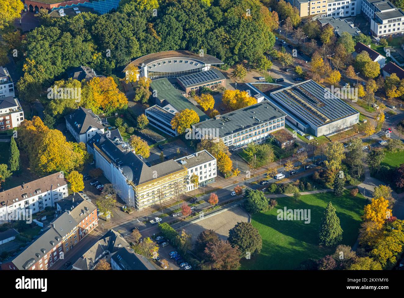 Luftaufnahme, Riesener Gymnasium, Gladbeck District Court, Gladbeck, Ruhrgebiet, Nordrhein-Westfalen, Deutschland, Gemeindegericht, Behörde, Bildung, Edu Stockfoto