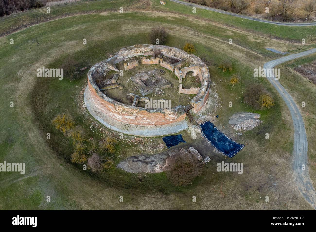 Aus der Vogelperspektive sehen Sie die Mauern von Korodjgrad oder