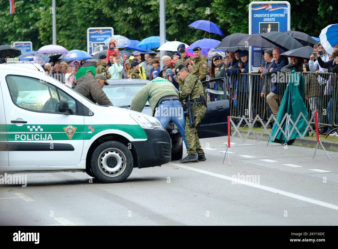 Anlässlich der Feierlichkeiten zum Tag der kroatischen Armee und zum 31.. Jahrestag der kroatischen Armee fand am 30 in Zagreb, Kroatien, die taktische und technische Versammlung von Waffen und Ausrüstung sowie Demonstrationsübungen kroatischer Armeeangehöriger statt. Juni 2022. Foto: Slaven Branislav babic/PIXSELL Stockfoto