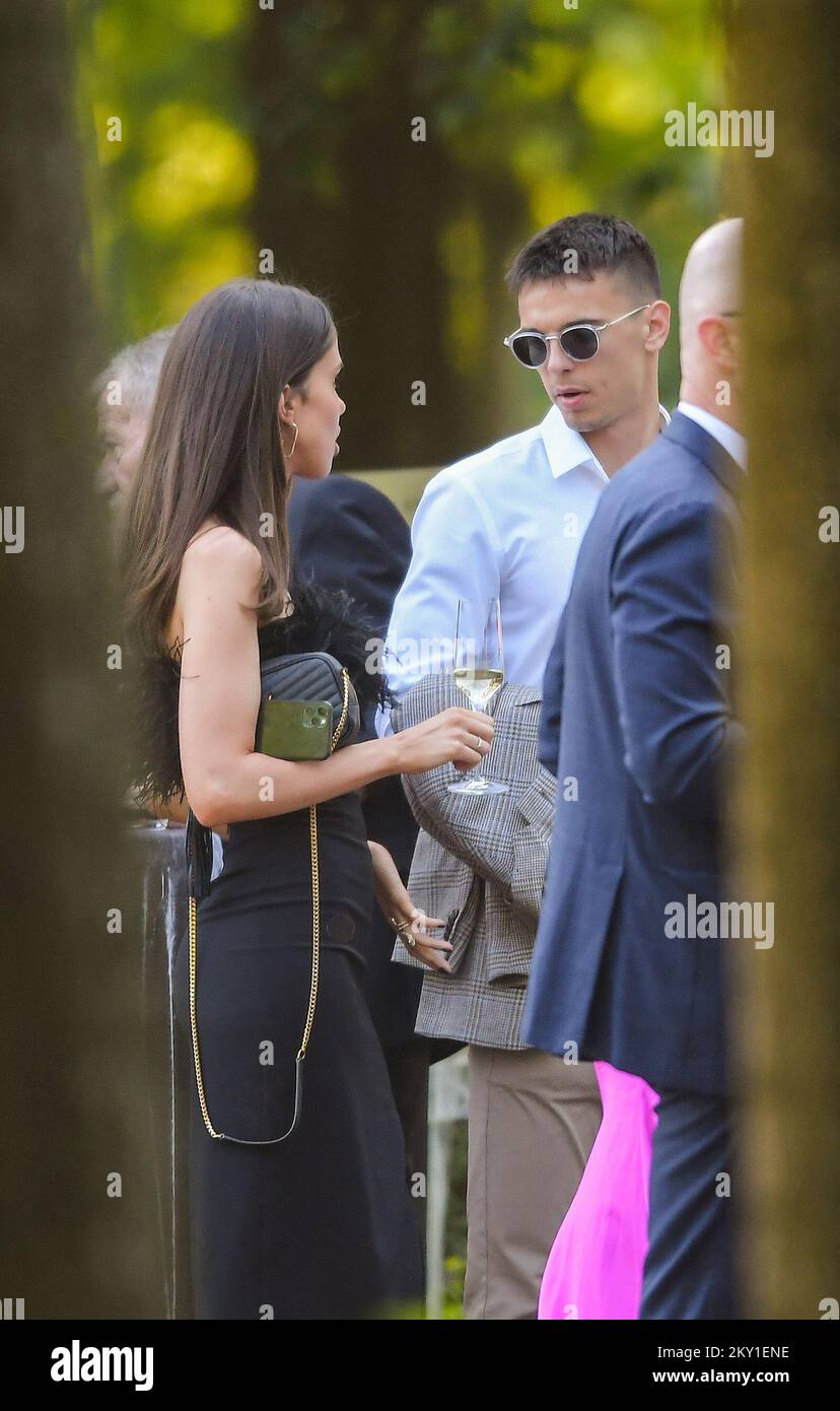 Kroatischer Fuballspieler Nikola Moro Mit Seiner Freundin Paula Pulic Whrend Der Hochzeit Von
