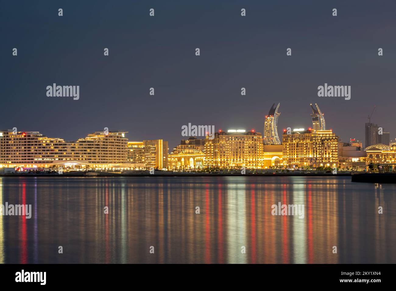 Wunderschöne Lusail Skyline nach Sonnenuntergang. Lusail Boulevard Stockfoto