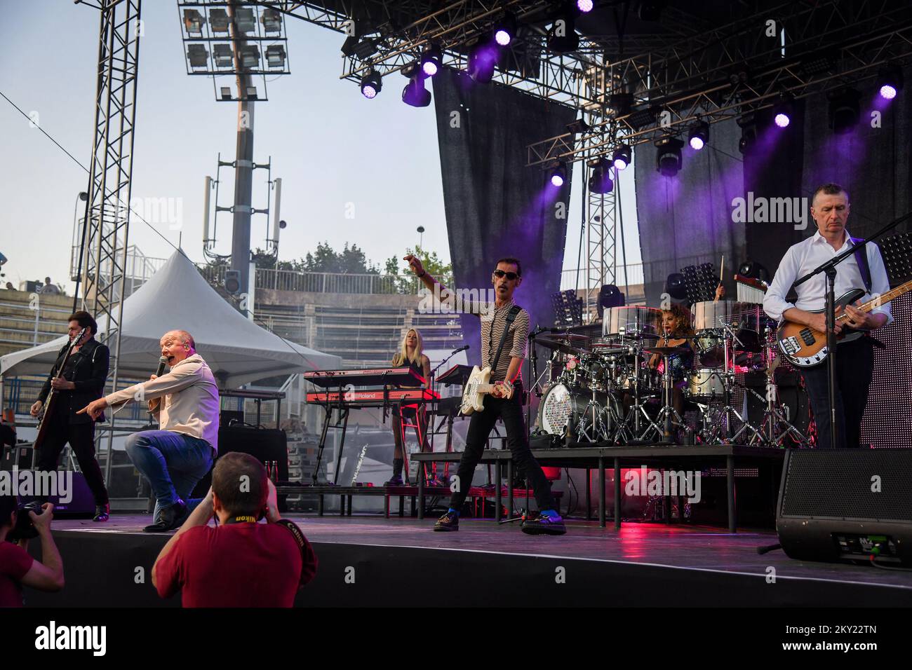 Charlie Burchill, Sänger Jim Kerr, Gordy Goudie und GED Grimes von der schottischen Rockband Simple Minds spielen am 30. Juni 2022 bei einem Konzert im SRC Salata in Zagreb, Craotia. Foto: Josip Regovic/PIXSELL Stockfoto