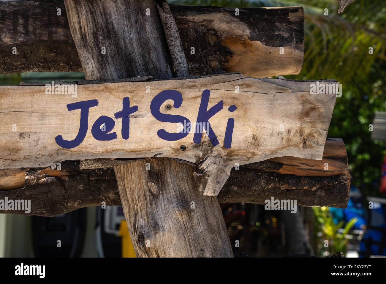 Holzschild für Jet Ski für Wassersportler Stockfoto