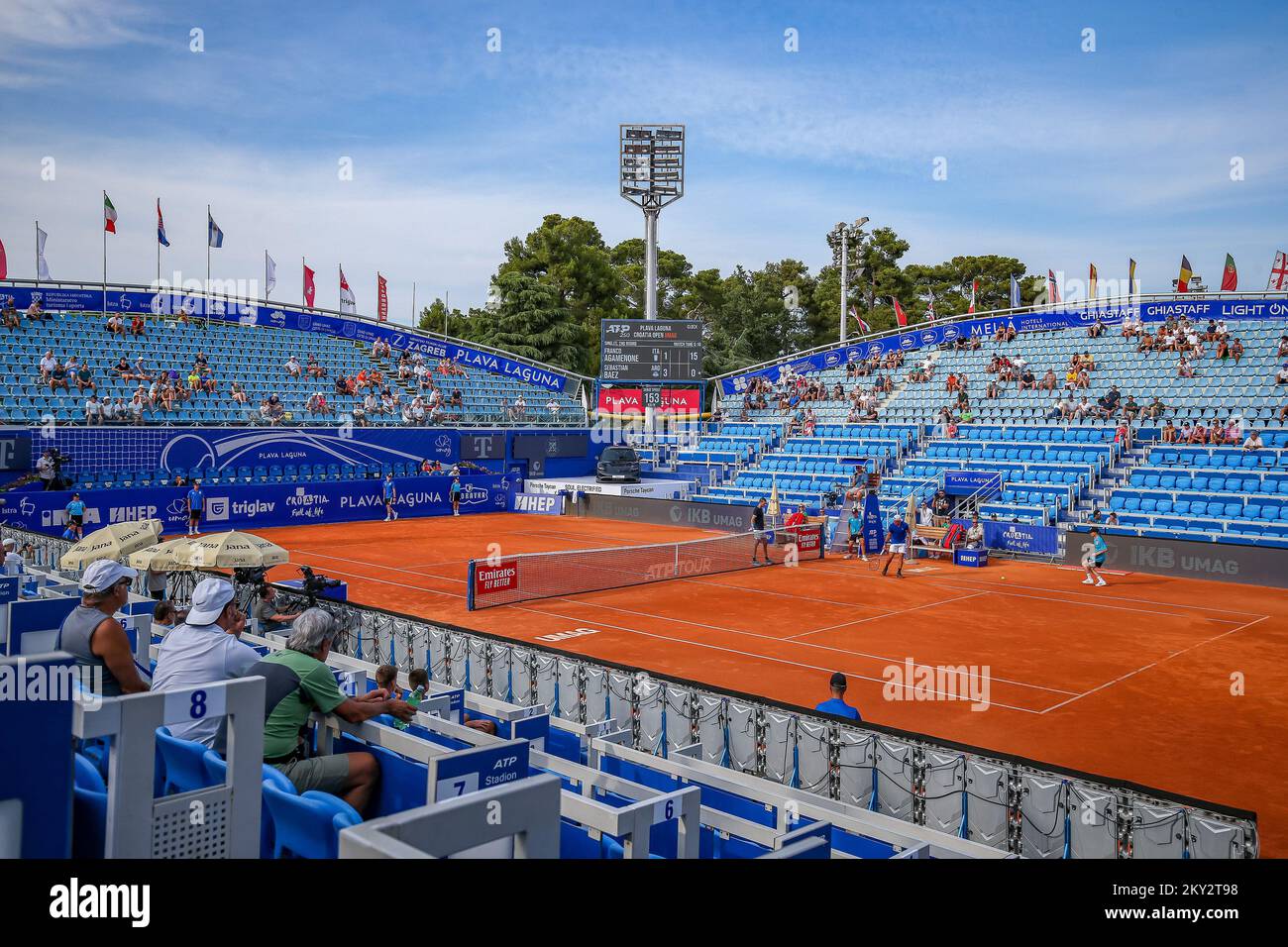 Gesamtansicht des Goran Ivanisevic Stadions während des ATP 250 Plava Laguna Croatia Open Umag zweite Runde Tennis Spiel zwischen Sebastian Baez aus Argentinien und Franco Agamenone aus Italien in Umag, Kroatien am 28. Juli 2022. Foto: Srecko Netic/PIXSELL Stockfoto